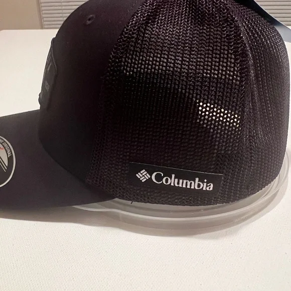 NWOT Columbia Black Flexfit Cap Size L/XL Black/Black (D1) - Picture 3 of 5
